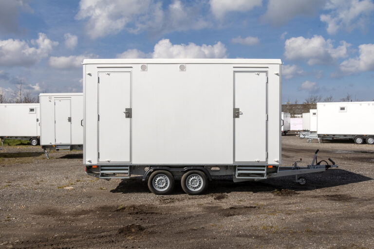 Toilet trailer 420 2+1+2P 01 Totalwagon