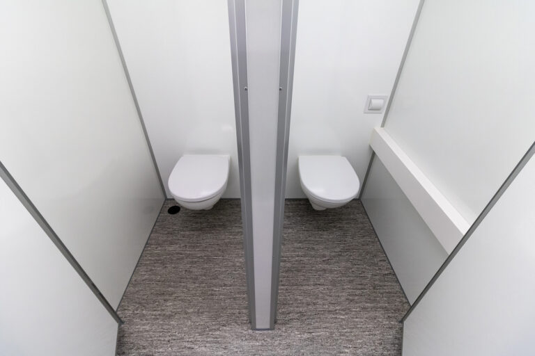 Toilet trailer 420 2+1+2P 05 Totalwagon