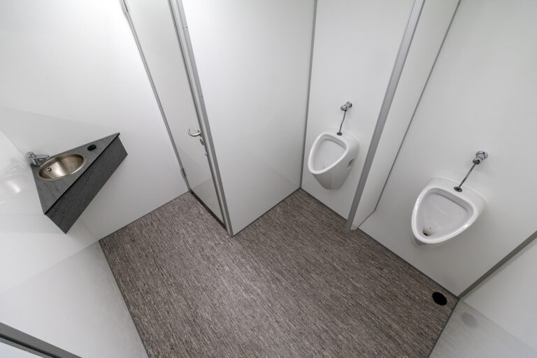 Toilet trailer 420 2+1+2P 06 Totalwagon