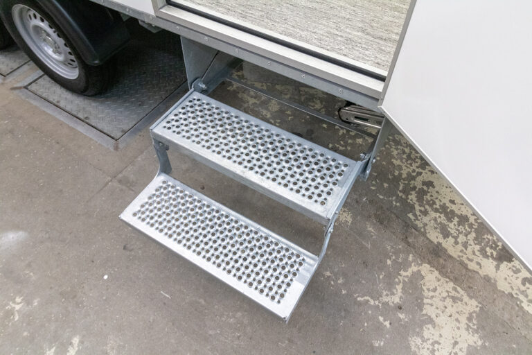 Toilet trailer 420 2+1+2P 09 Totalwagon