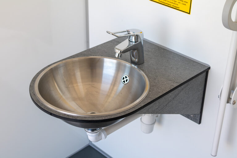 130605.2_-_Accessible_Toilet_Trailer_-_240_MIVA_-_10[1]