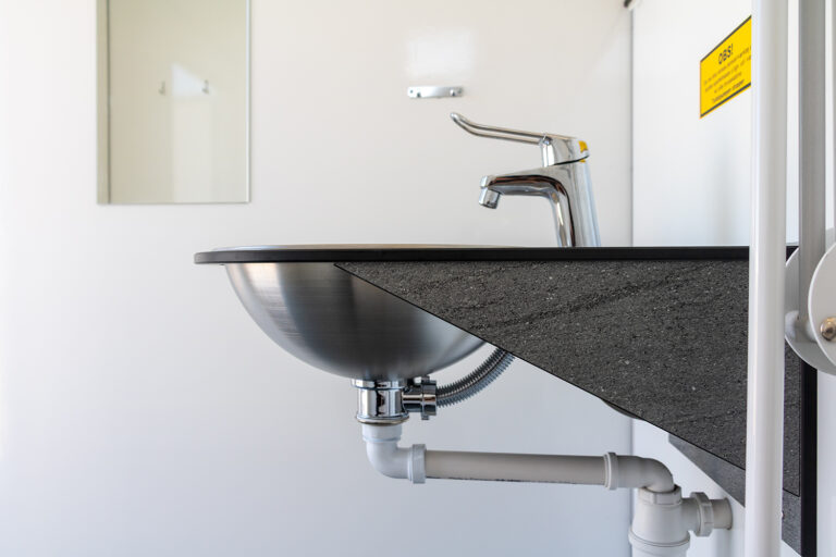 130605.2_-_Accessible_Toilet_Trailer_-_240_MIVA_-_11[1]