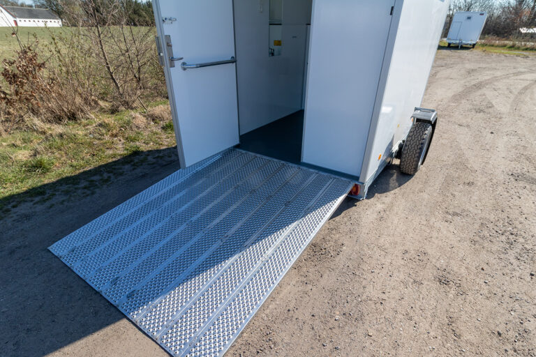 130605.2_-_Accessible_Toilet_Trailer_-_240_MIVA_-_12[1]