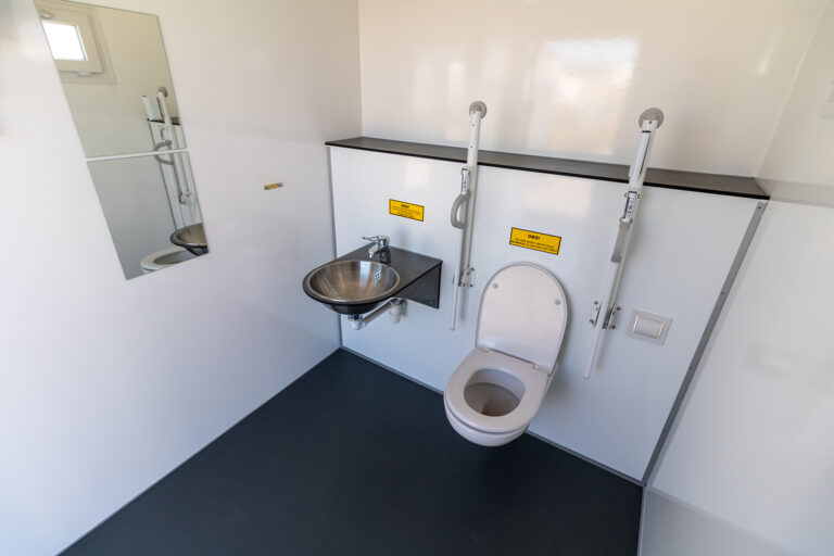 130605.2_-_Accessible_Toilet_Trailer_-_240_MIVA_-_7[1]