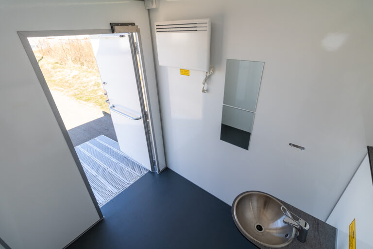 130605.2_-_Accessible_Toilet_Trailer_-_240_MIVA_-_9[1]