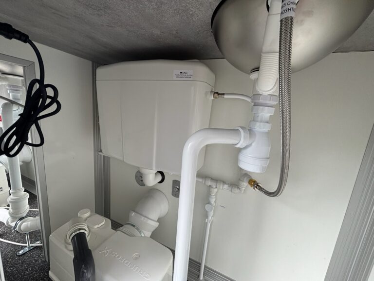 240 - EW Toiletwagen 1-1-1 met vermalers - Luxe model